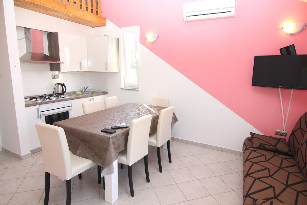 Apartments Ljubic Паг Экстерьер фото