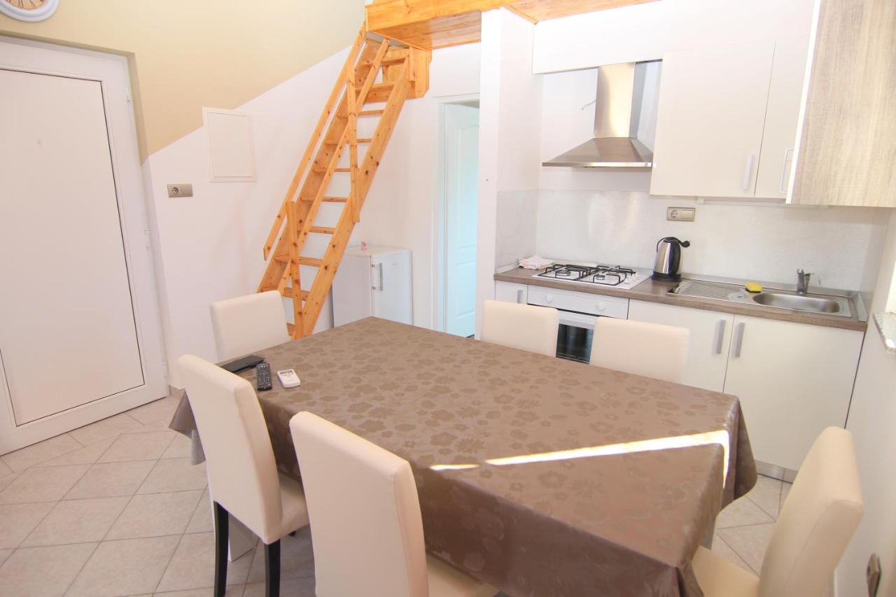 Apartments Ljubic Паг Экстерьер фото