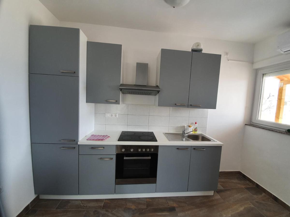 Apartments Ljubic Паг Экстерьер фото