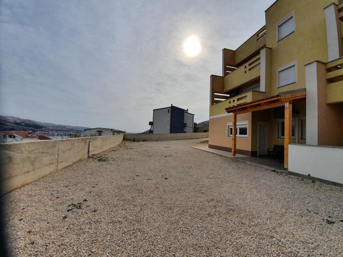Apartments Ljubic Паг Экстерьер фото