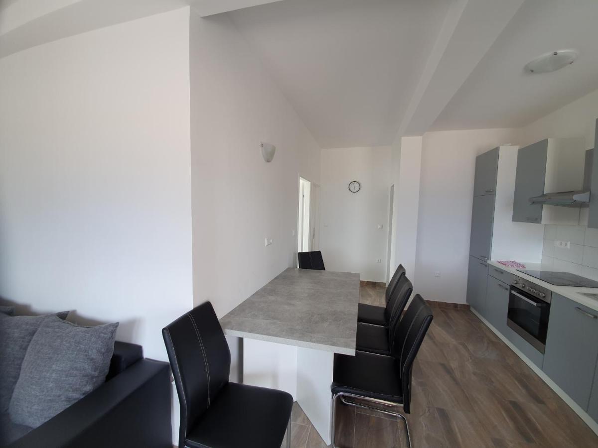 Apartments Ljubic Паг Экстерьер фото