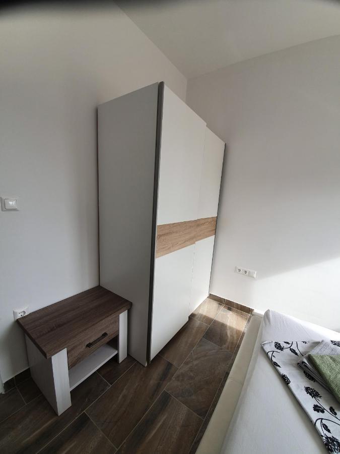 Apartments Ljubic Паг Экстерьер фото