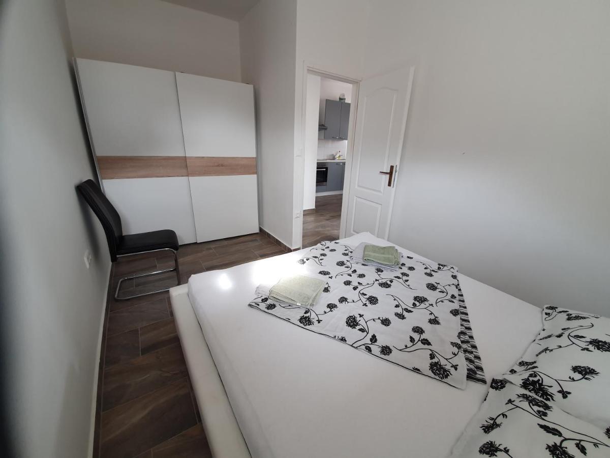 Apartments Ljubic Паг Экстерьер фото