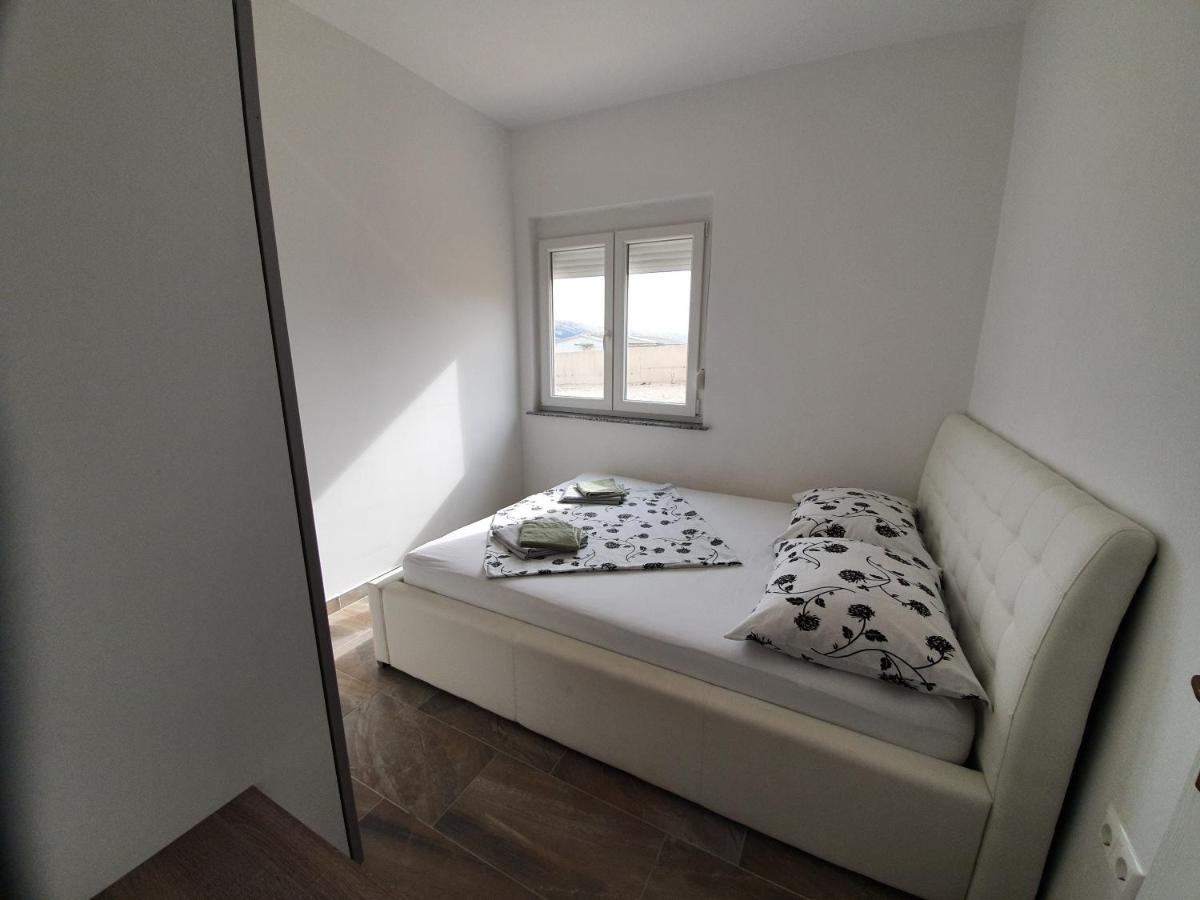 Apartments Ljubic Паг Экстерьер фото